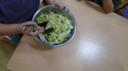 きゃべつの塩昆布和え作り